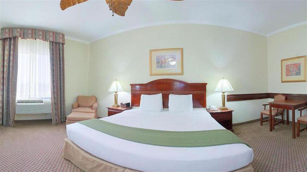 Holiday Inn Express & Suites Houston East By Ihg Экстерьер фото