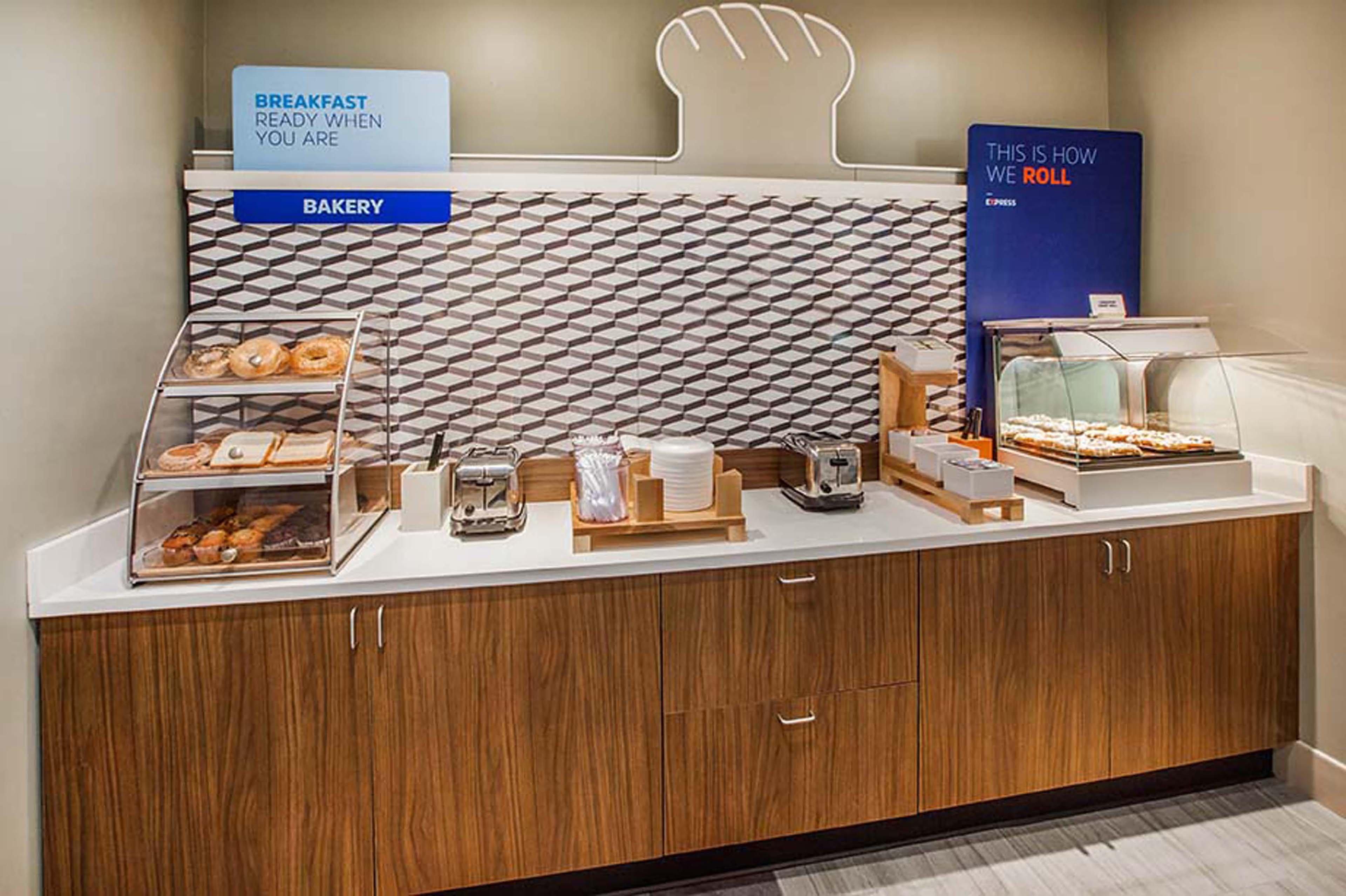 Holiday Inn Express & Suites Houston East By Ihg Экстерьер фото
