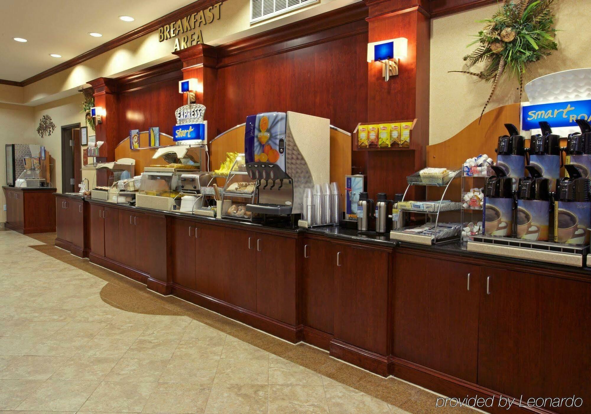 Holiday Inn Express & Suites Houston East By Ihg Ресторан фото